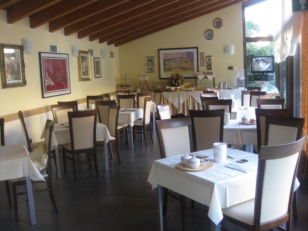 Albergo Giardino Sannazzaro de' Burgondi Exterior foto