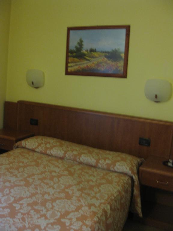 Albergo Giardino Sannazzaro de' Burgondi Cameră foto