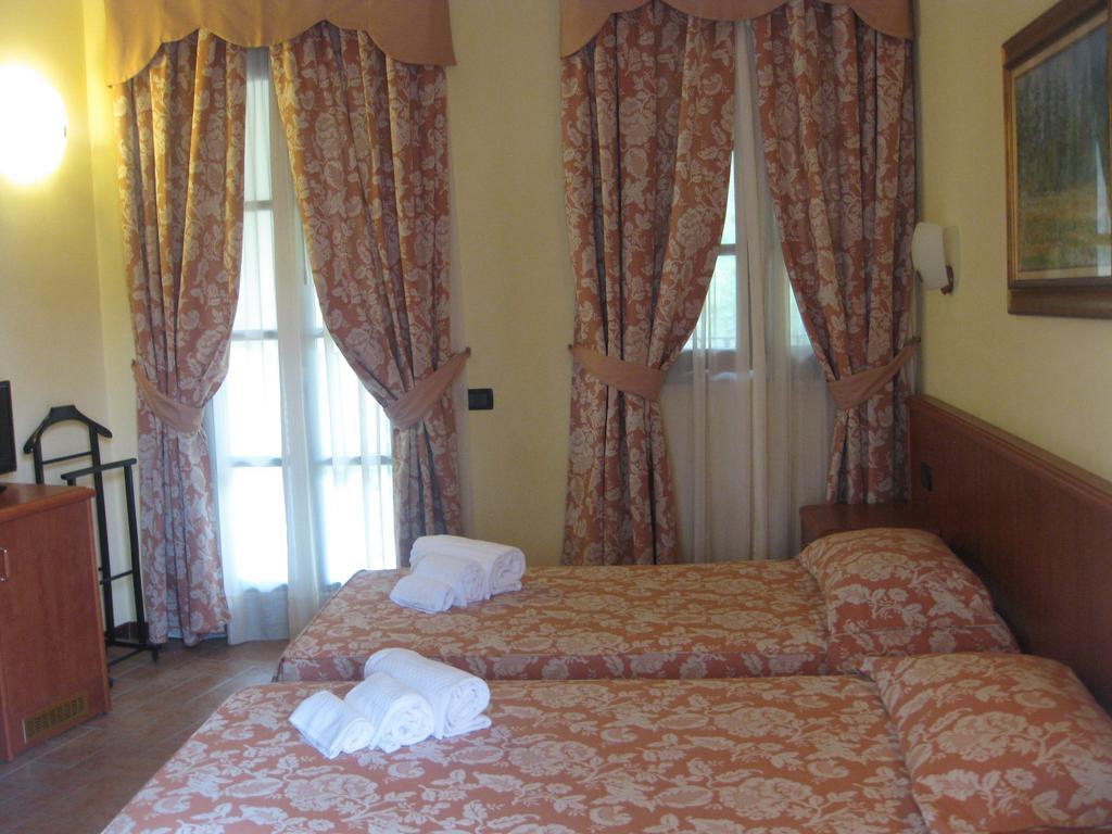 Albergo Giardino Sannazzaro de' Burgondi Cameră foto