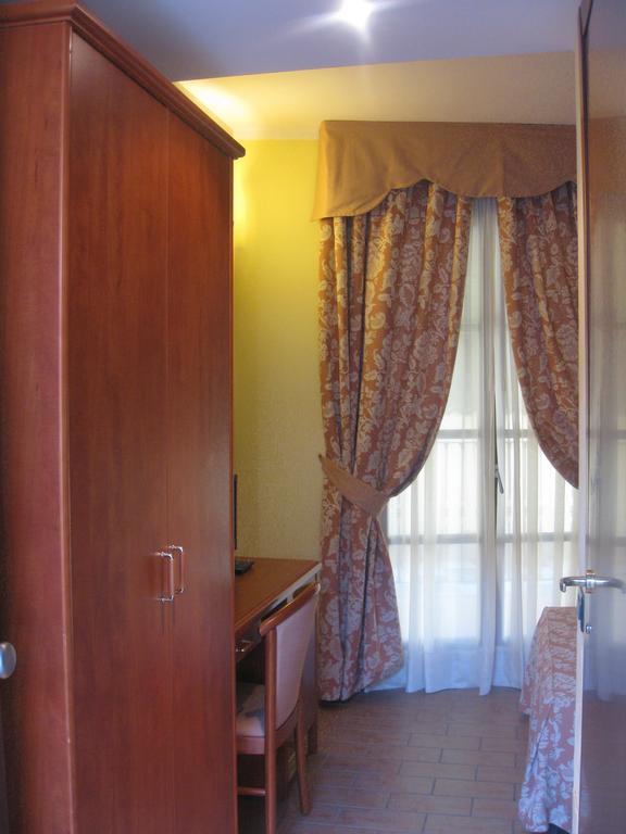 Albergo Giardino Sannazzaro de' Burgondi Cameră foto
